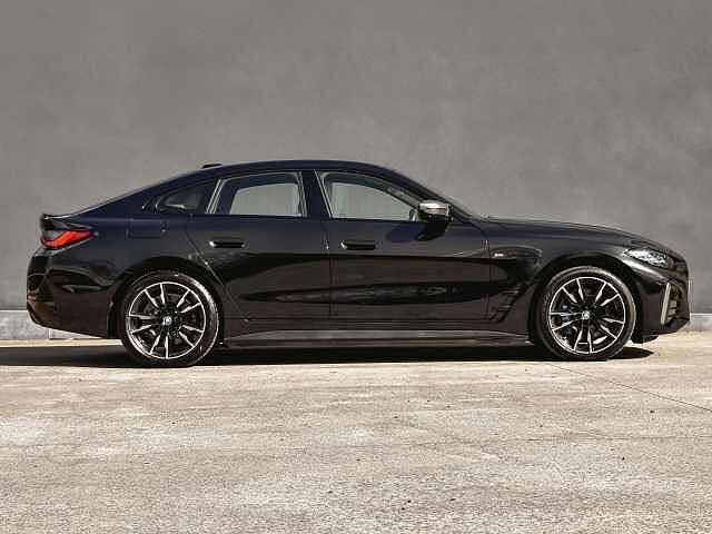 BMW i4 Gran Coupe M50 M-pakket-laserlight-360 camera, Auto's, BMW, Automaat, Parkeersensor, Zwart, https://public.car-pass.be/vhr/ec73ab31-9f09-4db1-9662-9bc44293966f