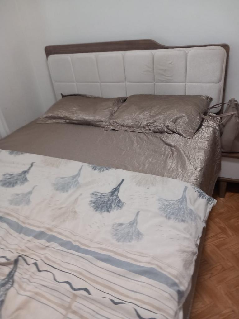 Bed voor twee personen en kleren kast, Huis en Inrichting, Slaapkamer | Bedden, Ophalen, Zo goed als nieuw