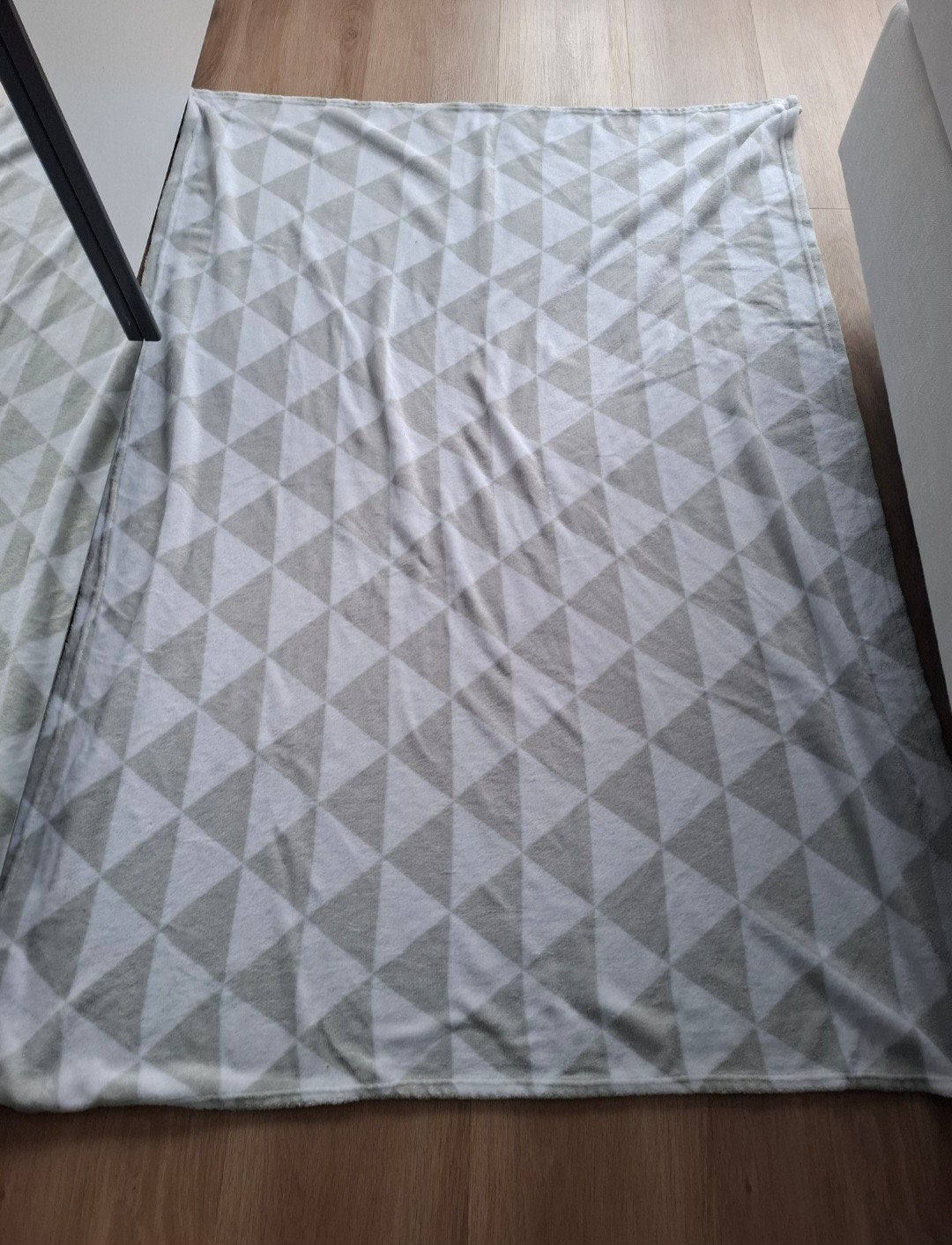 Plaid Wit/Grijs, Huis en Inrichting, Woonaccessoires | Plaids en Woondekens, Ophalen of Verzenden, Zo goed als nieuw, Plaid, Grijs