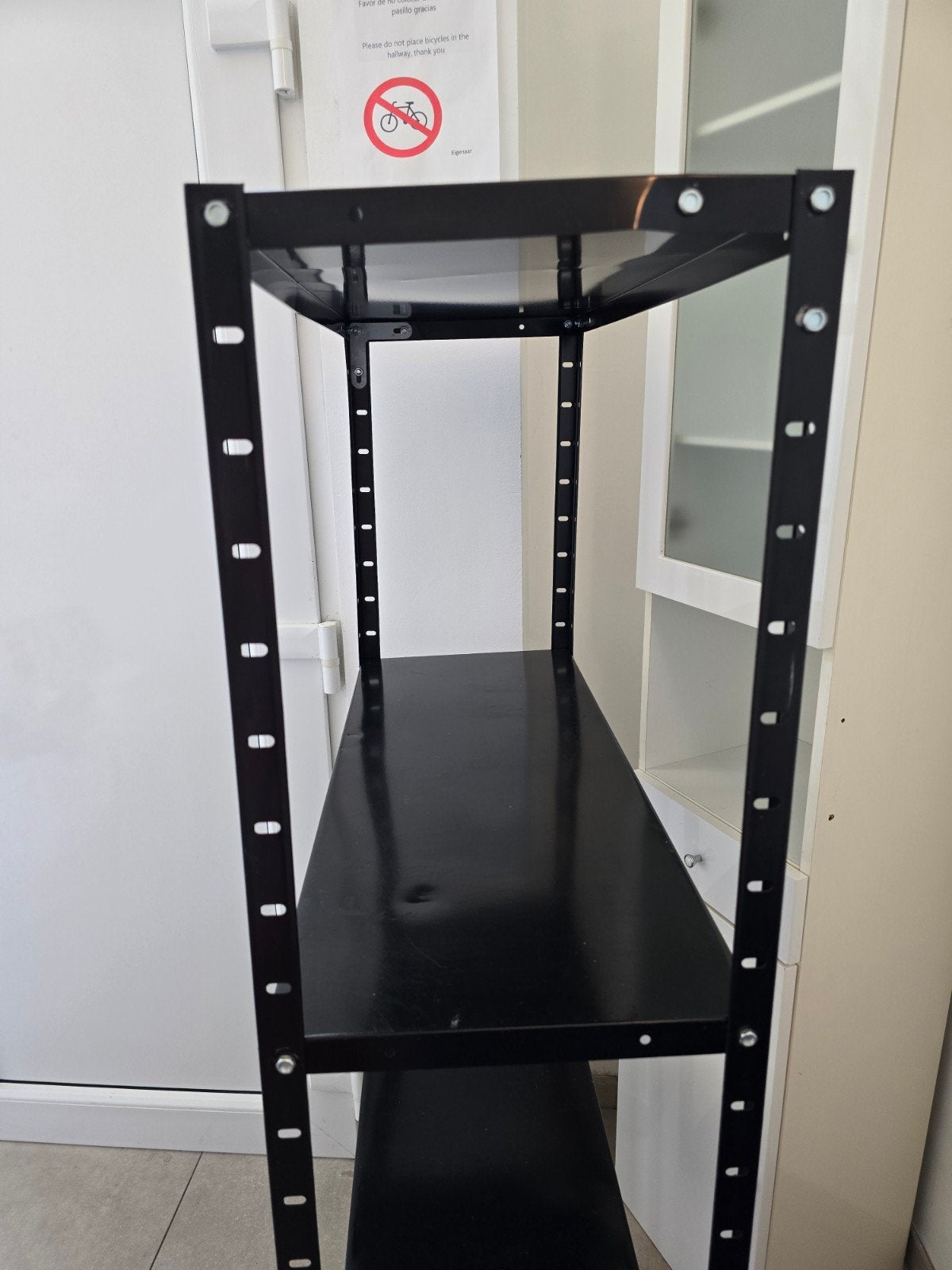 Armoire métallique, Enlèvement