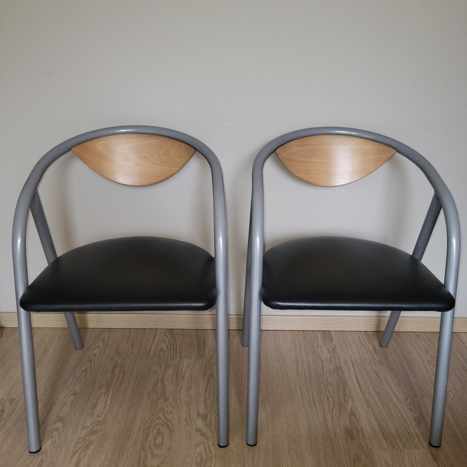 2 keukenstoelen, Ophalen, Gebruikt, Grijs