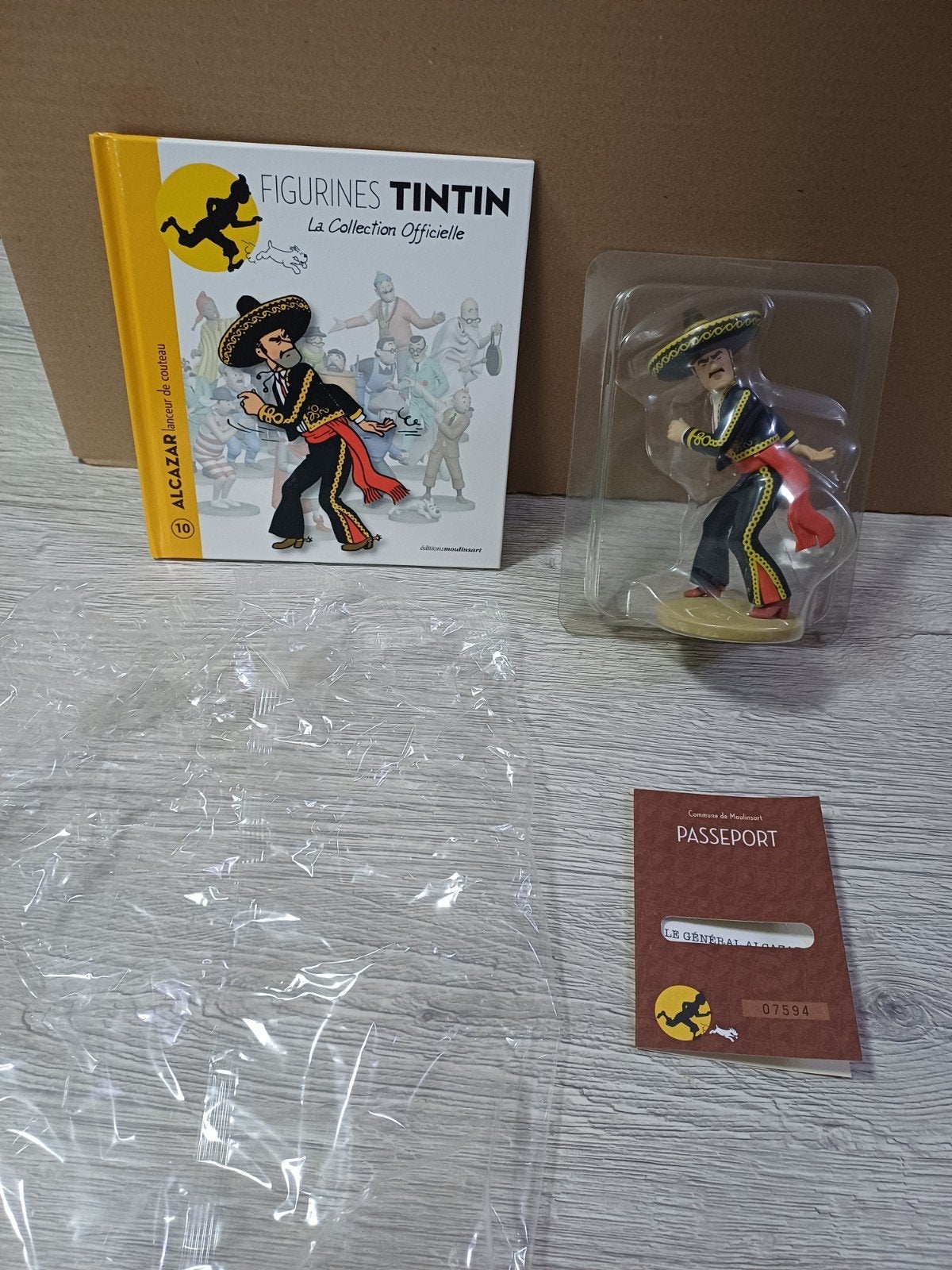 Figurine Alcazar lanceur de couteau 10 Tintin, Collections, Enlèvement ou Envoi, Tintin, Comme neuf, Statue ou Figurine