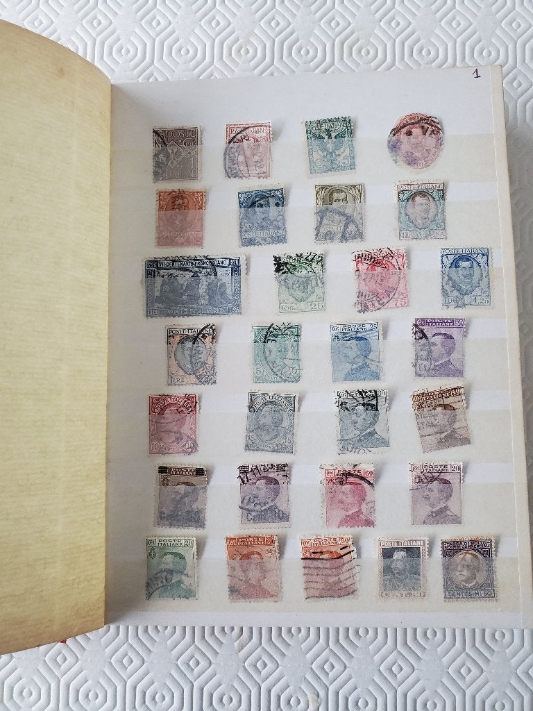 Lot de 300 timbres Italien avec des anciens dans un album, Timbres & Monnaies, Enlèvement ou Envoi, Affranchi