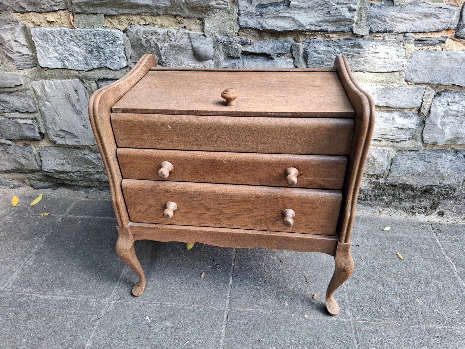 Ancienne travailleuse / meuble de couture en bois, Enlèvement