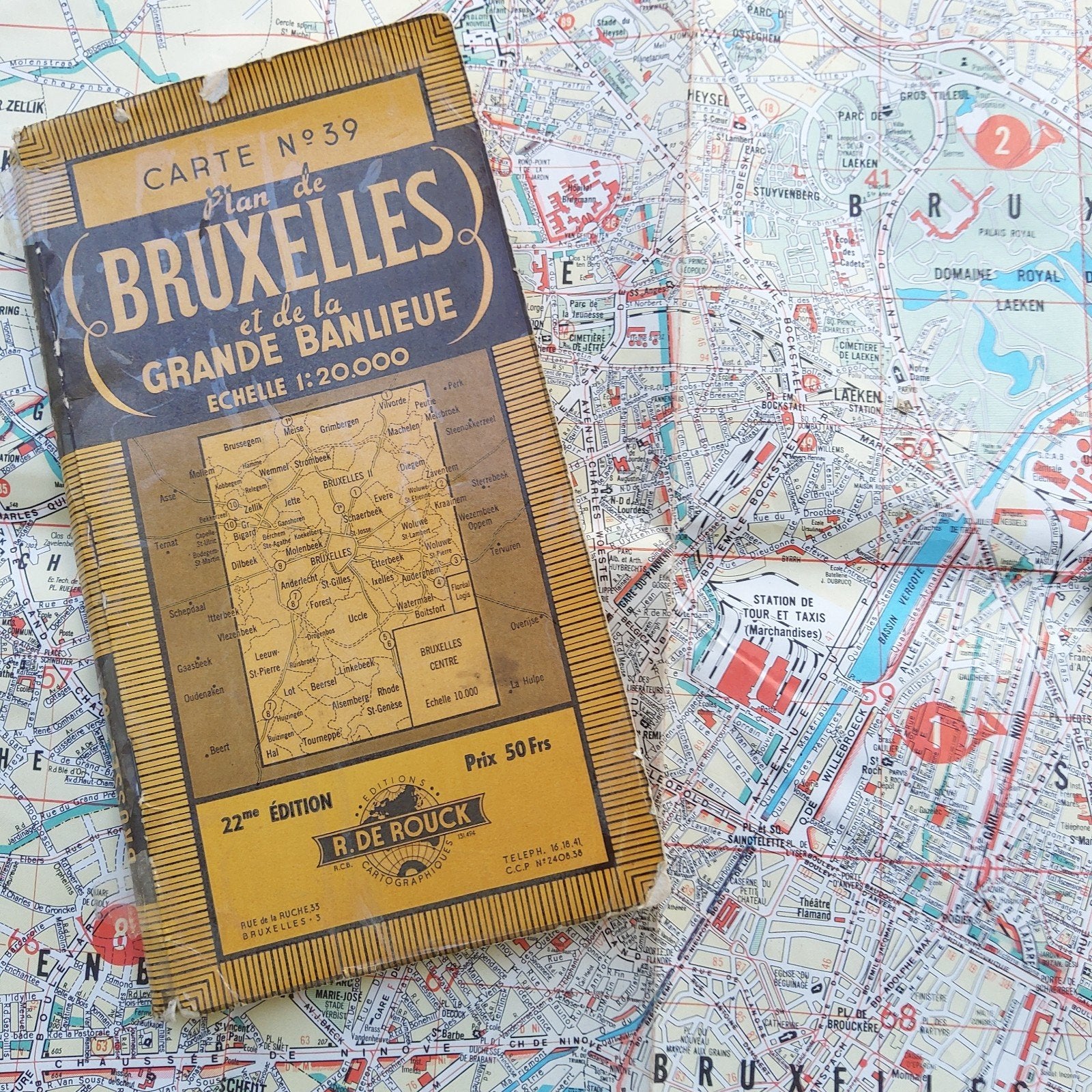 Stadsplan Brussel en grote omgeving anno 1960, Boeken, Atlassen en Landkaarten, Gelezen, Ophalen of Verzenden, R. De Rouck, België