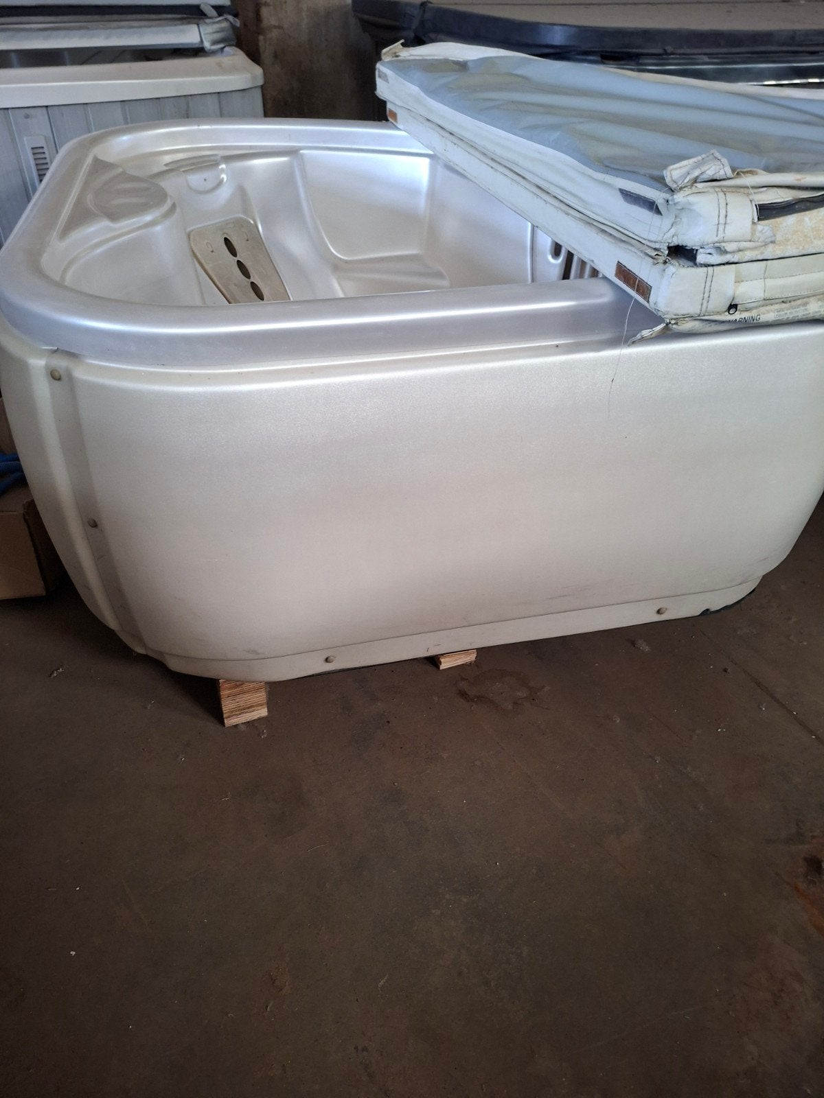 Jacuzzi 3hoek 1500 euro geleverd geplaatst, Huis en Inrichting, Badkamer | Complete badkamers, Ophalen of Verzenden