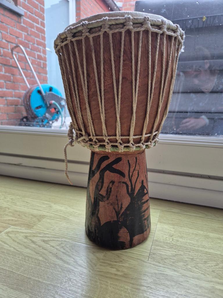 Authentieke djembé (scheur in vel), Muziek en Instrumenten, Percussie, Ophalen