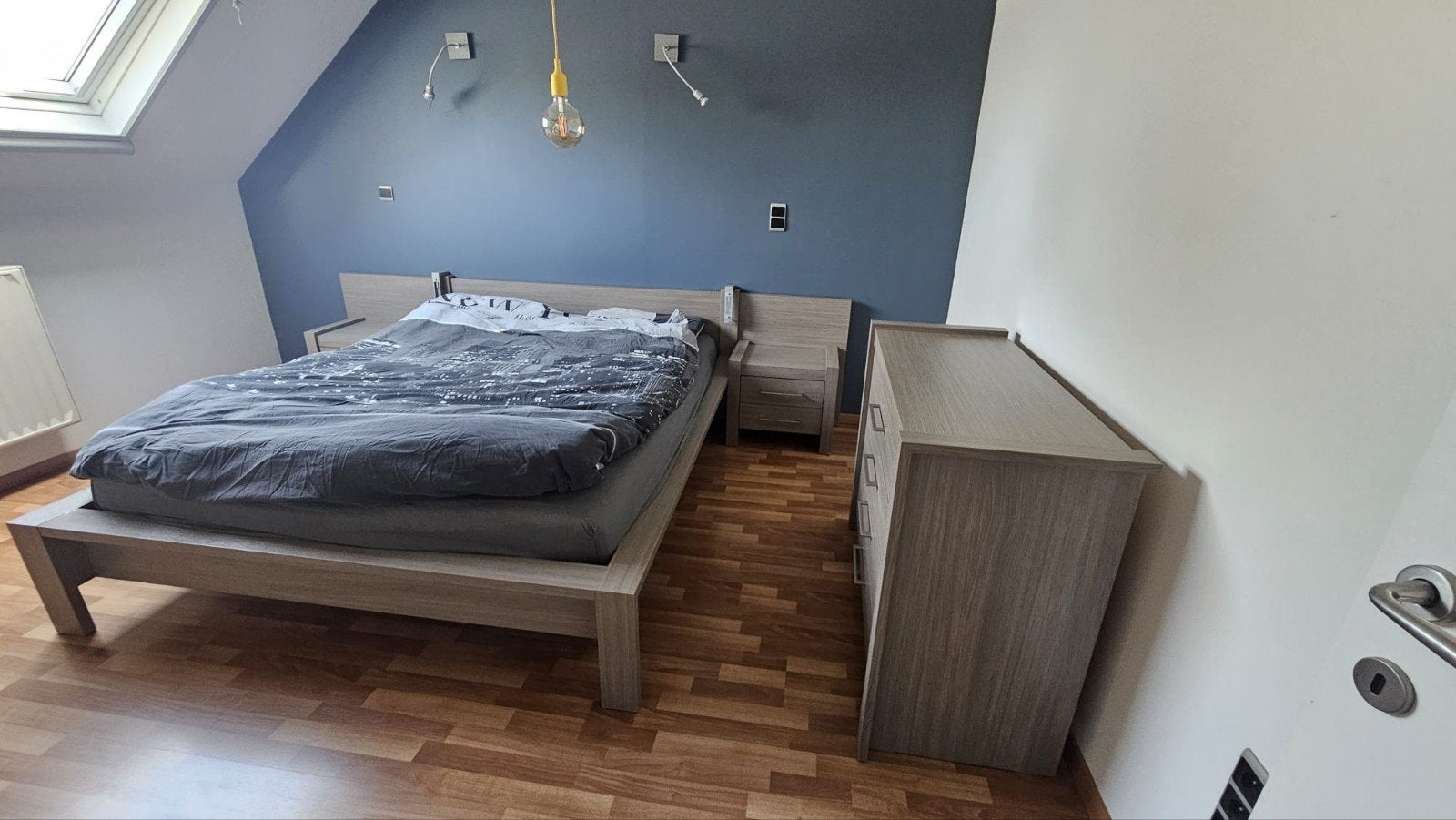 Tweepersoonsbed met commode, Huis en Inrichting, Ophalen