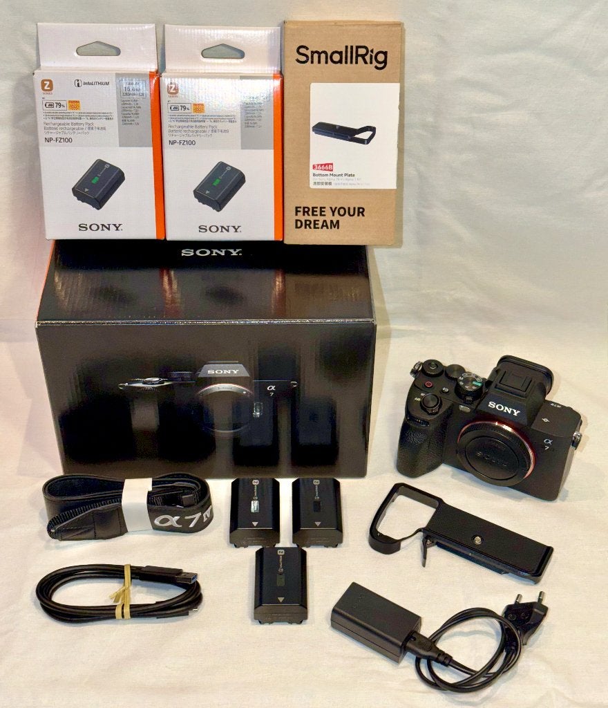 Sony A7 IV 2.994 clicks + 3 accu's + Garantie, Comme neuf, Enlèvement, Appareil photo hybride, Sony