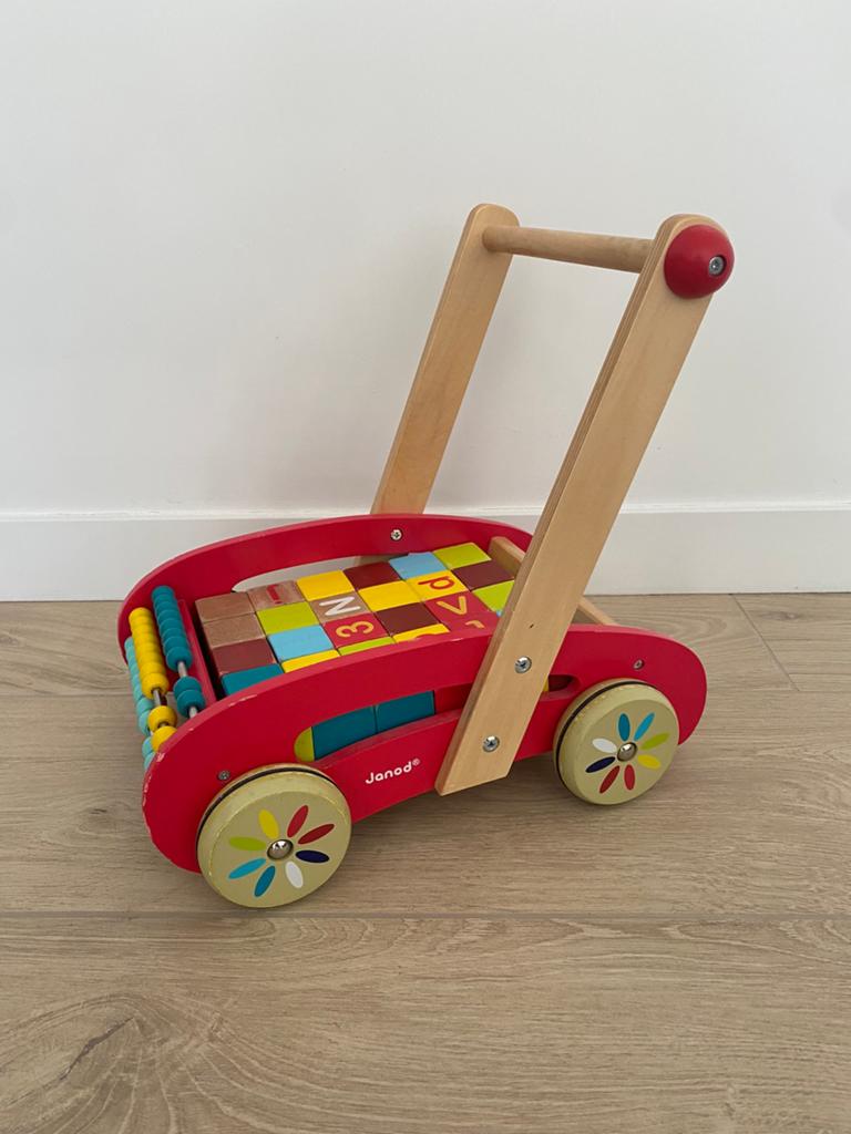 Loopwagen met houten blokjes JANOD - stevig, Kinderen en Baby's, Speelgoed | Houten speelgoed, Ophalen, Zo goed als nieuw