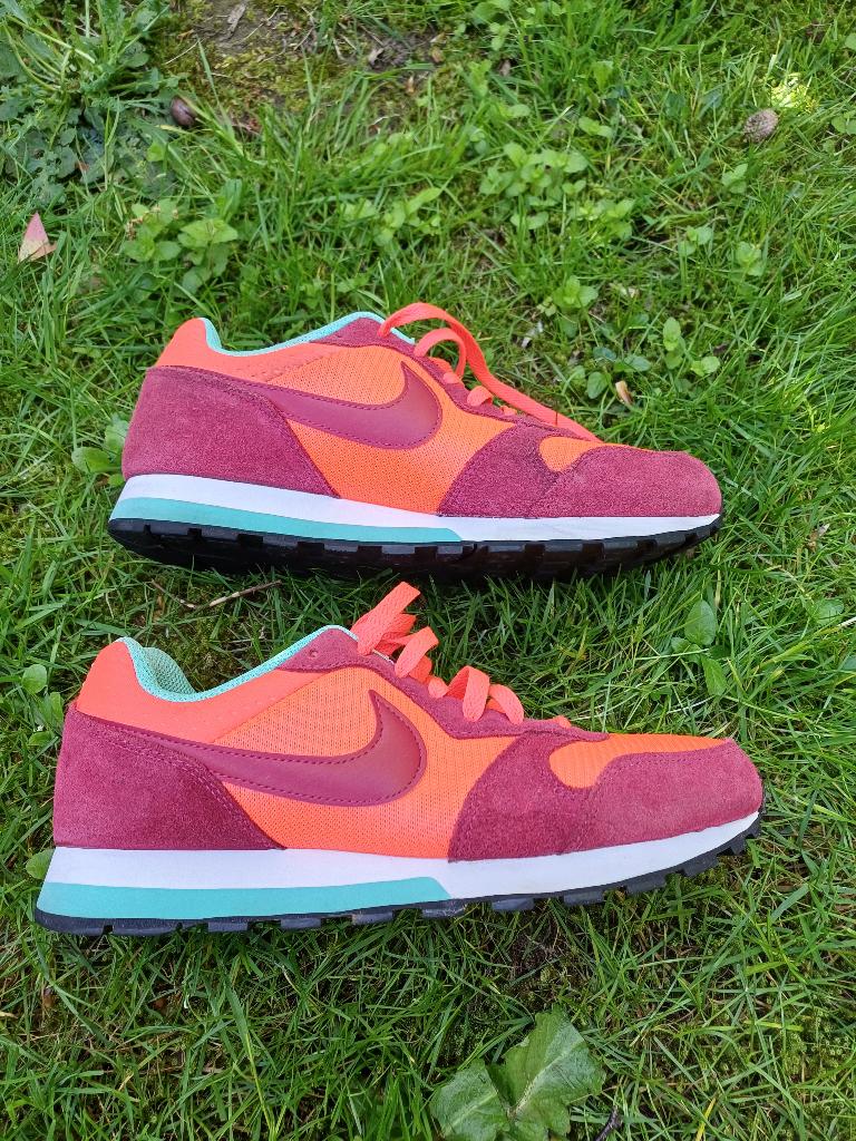Nike MD Runner maat 39 - 40, sportschoenen dames, Sport en Fitness, Ophalen of Verzenden, Nike