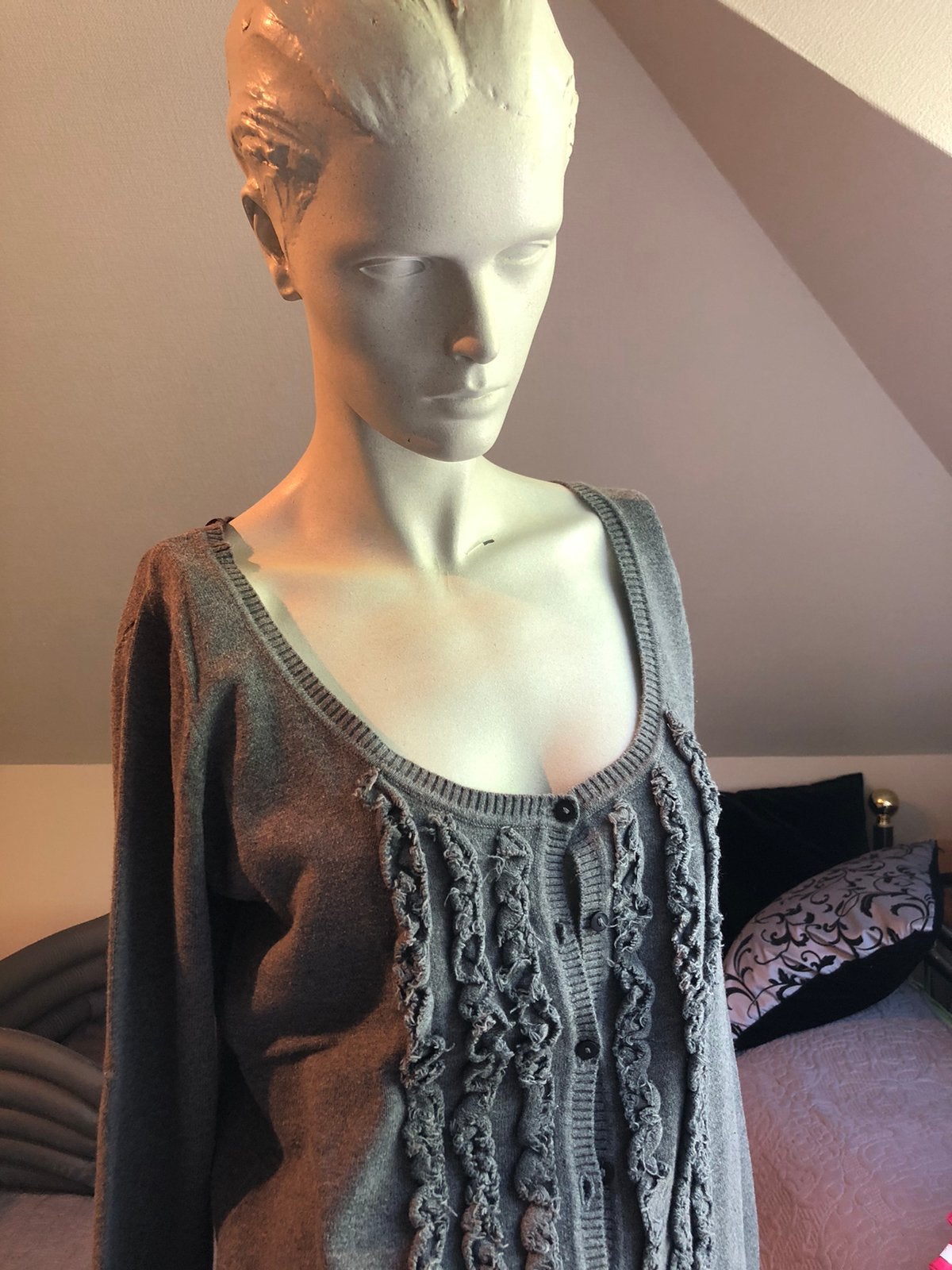 Trui grijs met frullen en knopen maat M, Taille 38/40 (M), Gris, Comme neuf, Enlèvement
