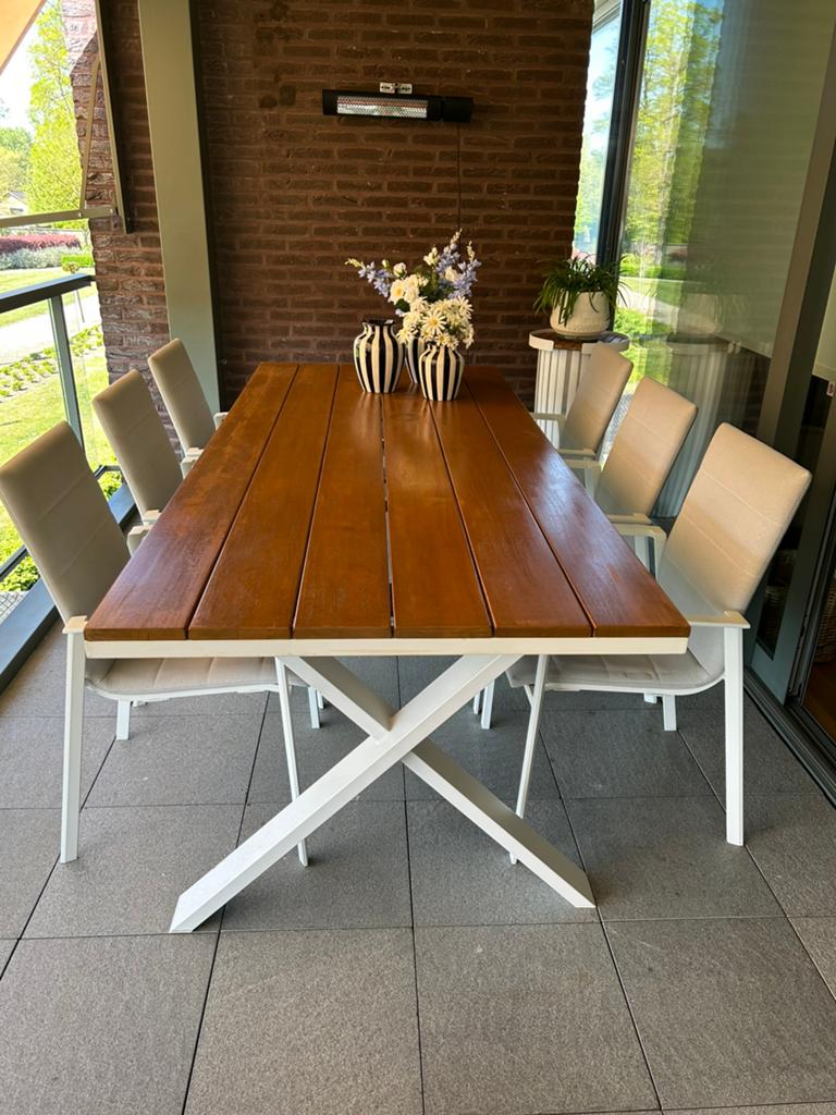 Mooie tuintafel en zes stoelen - Bristol, Ophalen, Zo goed als nieuw