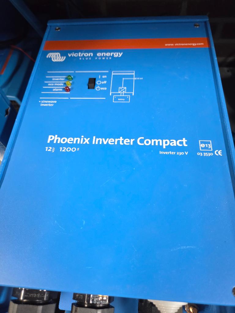 Victron energy Blue power 12/1200 watt omvormer, Ophalen, Zo goed als nieuw