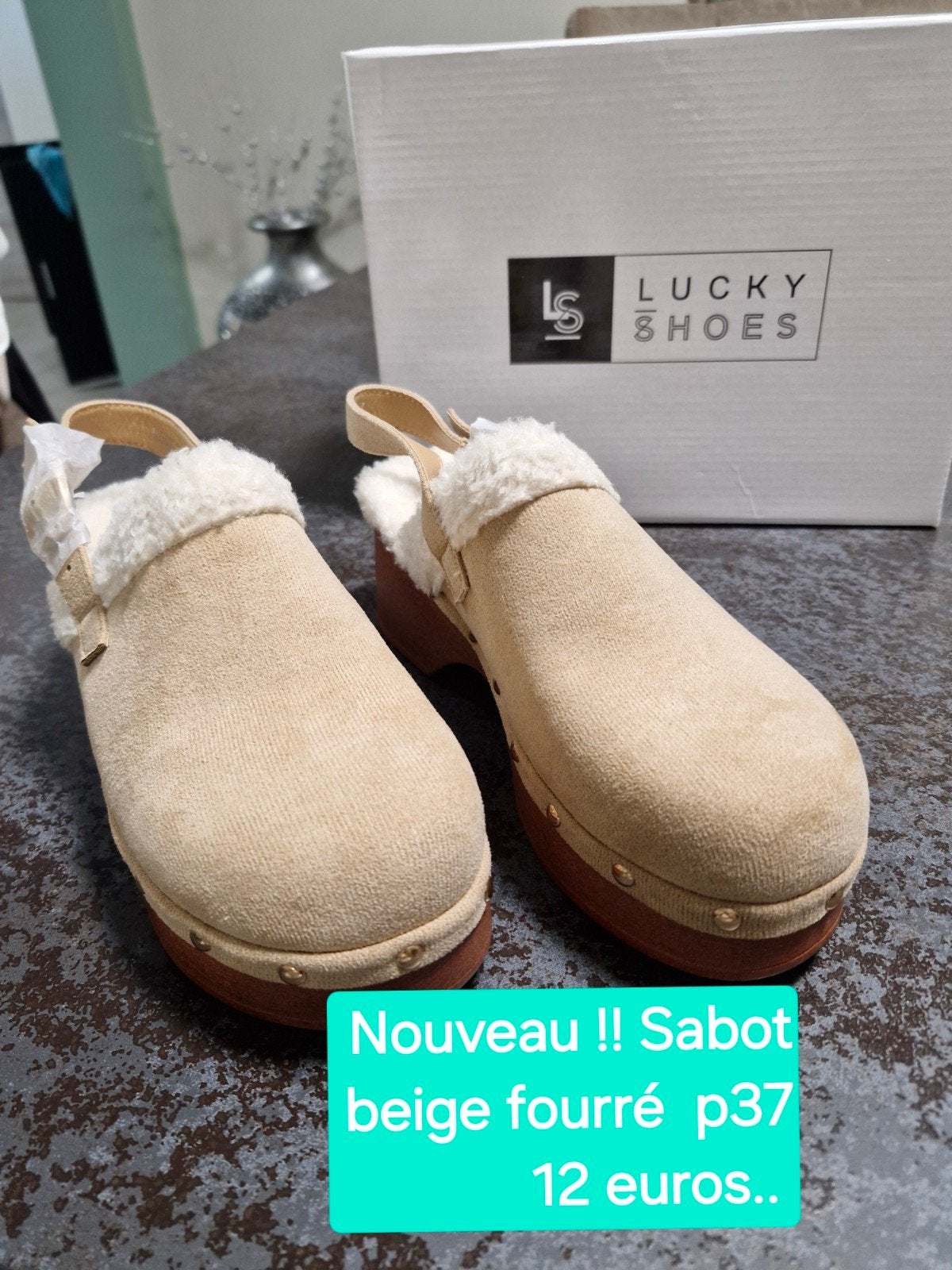 Nieuw! suède klomp met harige riem p37, Ophalen of Verzenden, Beige