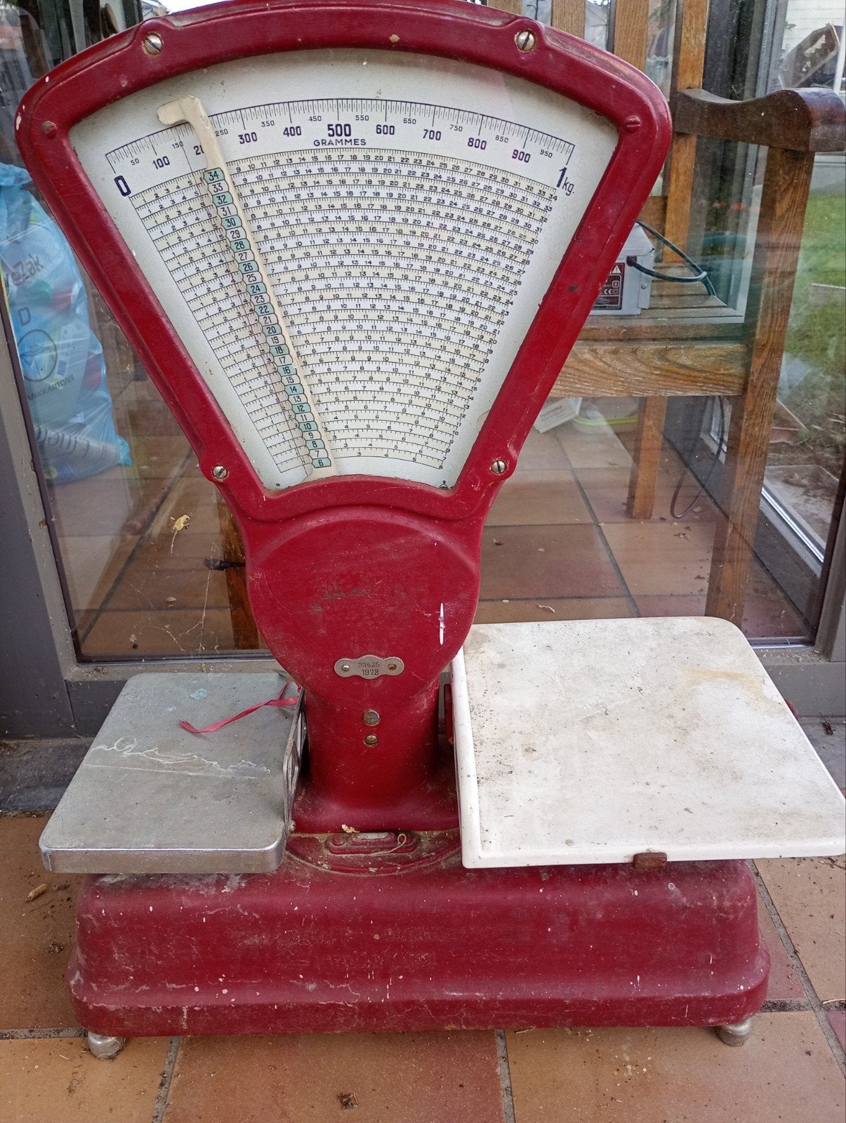 oude weegschaal, Elektronische apparatuur, Ophalen