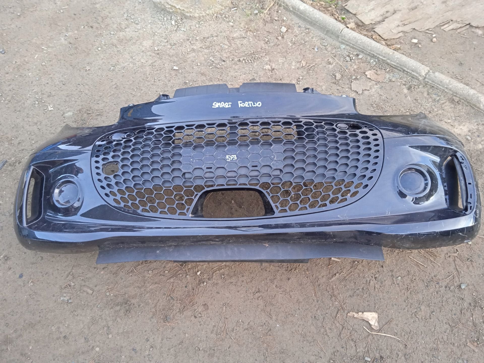 Smart ForTwo Voorbumper, Gebruikt, Mercedes-Benz AG, Mercedesstrasse 120
70372  Stuttgart, DE, Bumper