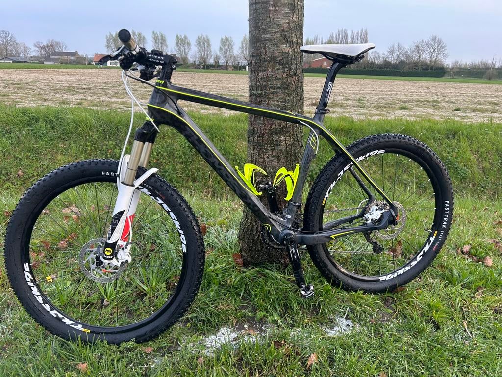 Thompson series, VTT semi-rigide, Enlèvement, Utilisé, Autres marques