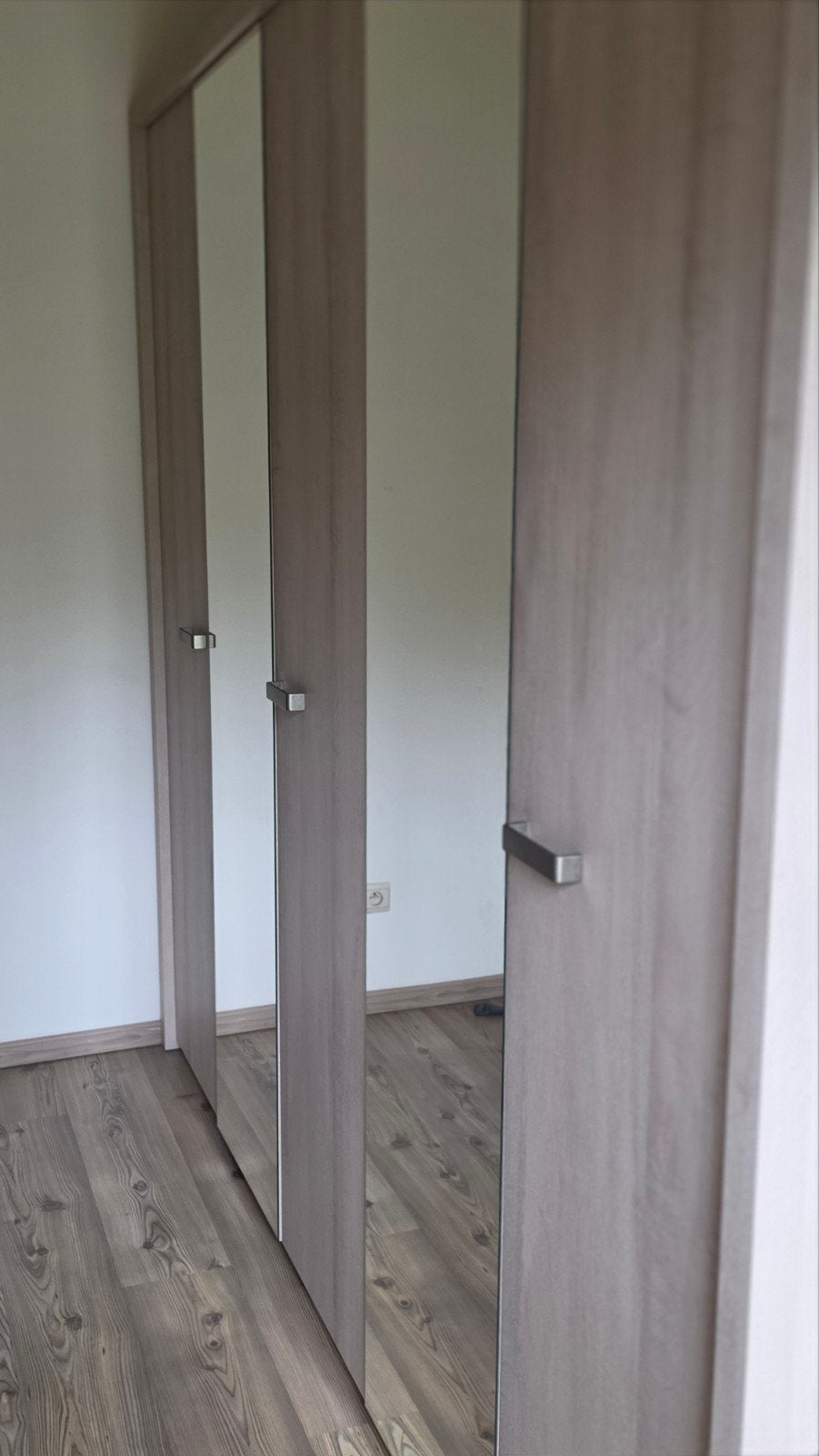 Ruime kledingkast met spiegeldeuren – 250 x 215 x 64 cm, Ophalen