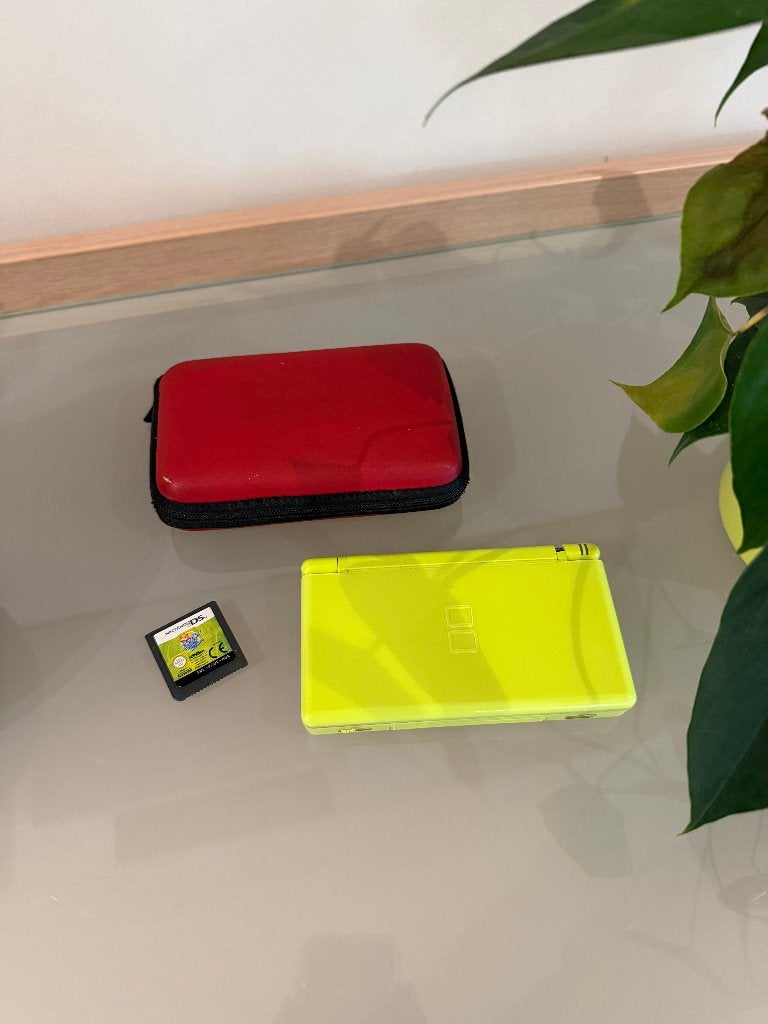 Nintendo DS Lite, Enlèvement ou Envoi, Vert, Utilisé, Avec jeux