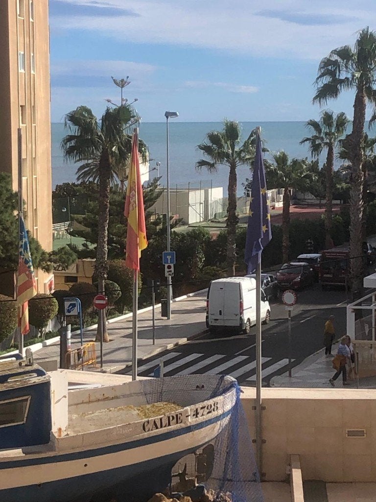 Vacances de dernière minute, Propriétaire