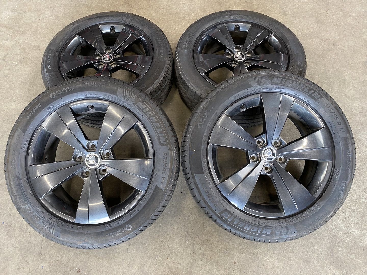 17 inch originele velgen + zomerbanden Skoda Superb, Auto-onderdelen, -, -, Banden en Velgen, 17 inch