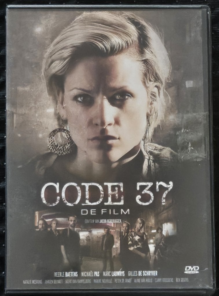 Code 37 (2011), Ophalen of Verzenden, Zo goed als nieuw, Nederlands