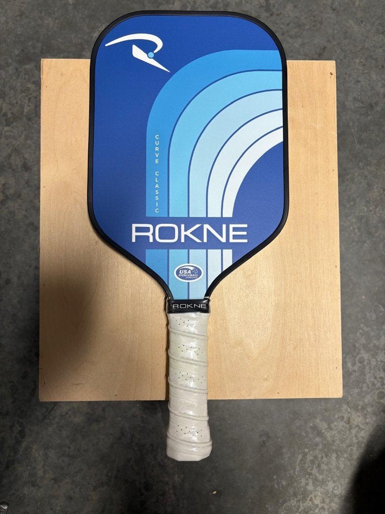 Raquette de pickleball Rokne bleue (neuve), Sports & Fitness, Badminton, Enlèvement ou Envoi, Neuf, Raquette(s)