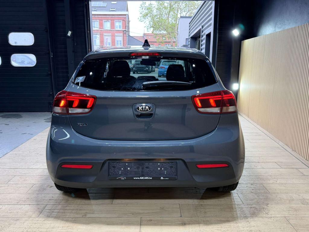 Kia Rio 1.2i * GARANTIE 12 MOIS * 1ER PROPRIÉTAIRE *, Auto's, Kia, 116 g/km, Stof, Gebruikt, 4 cilinders