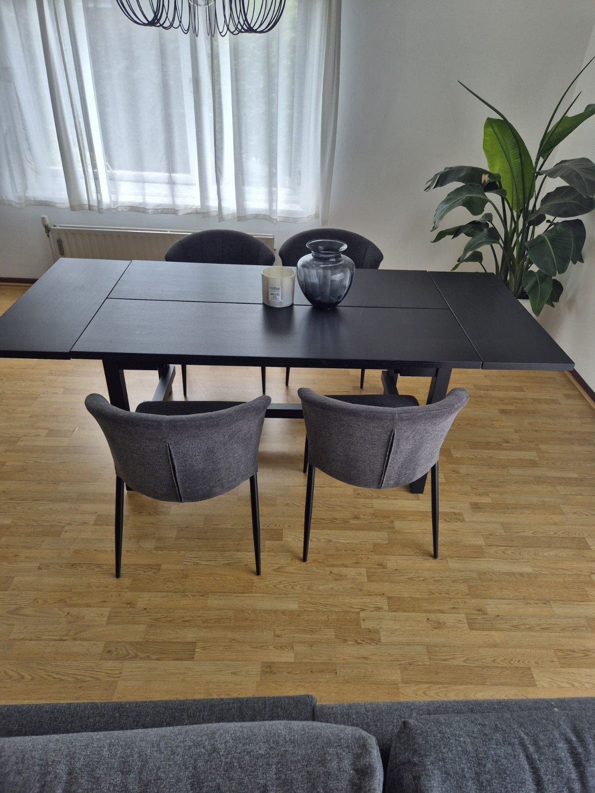 Uitschuifbare zwarte eettafel, Huis en Inrichting, Ophalen