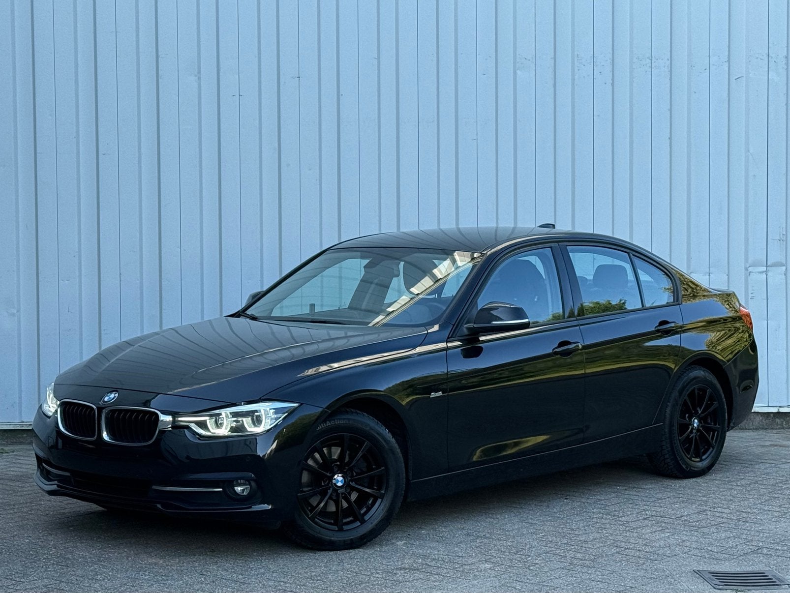 - BMW 318I F30 - 1.5 Benzine - 135.000km - Sportline - 2015, Auto's, 100 kW, Zwart, Bedrijf, 5 deurs