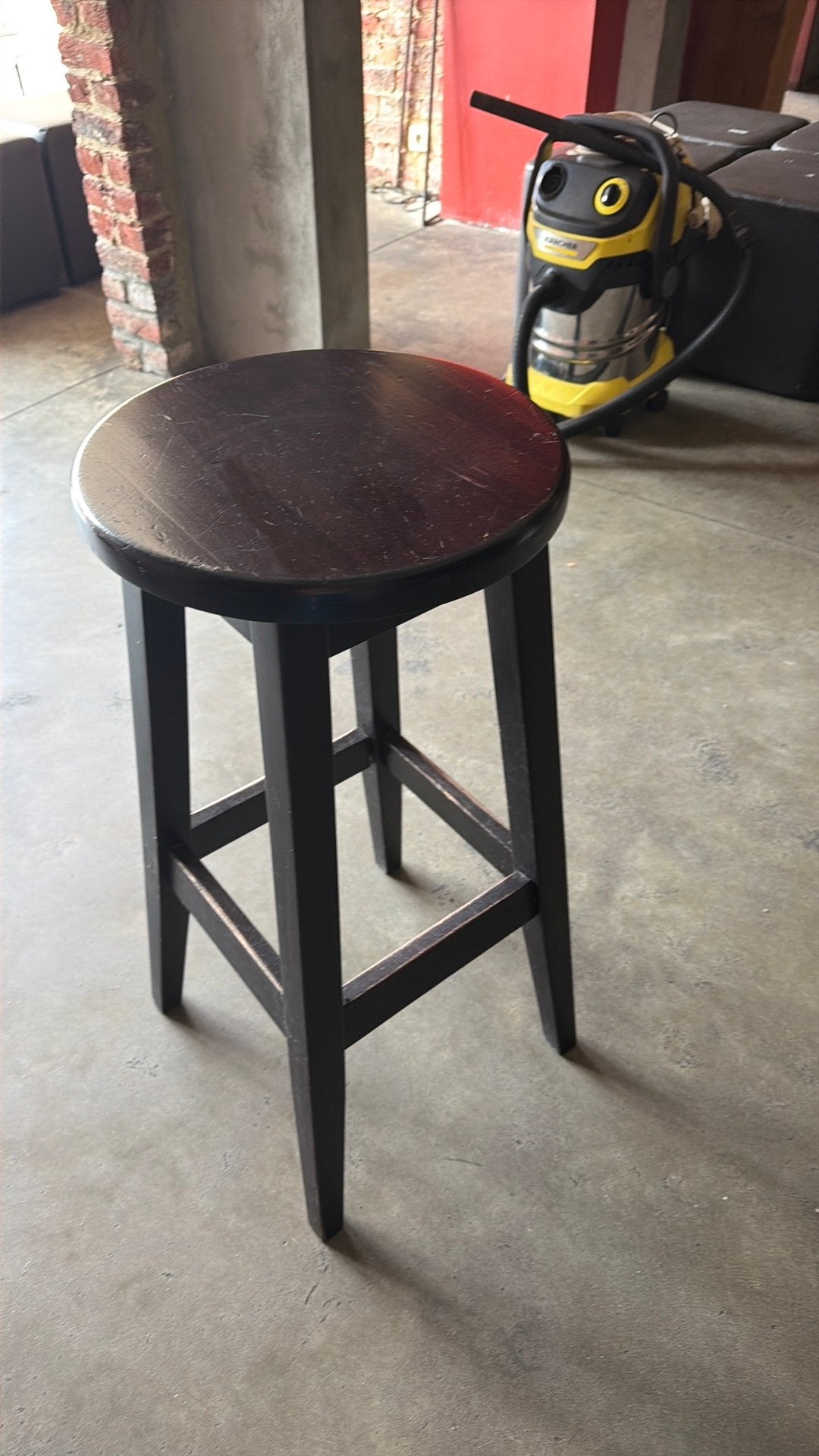 Tabouret de bar, Enlèvement, Bois