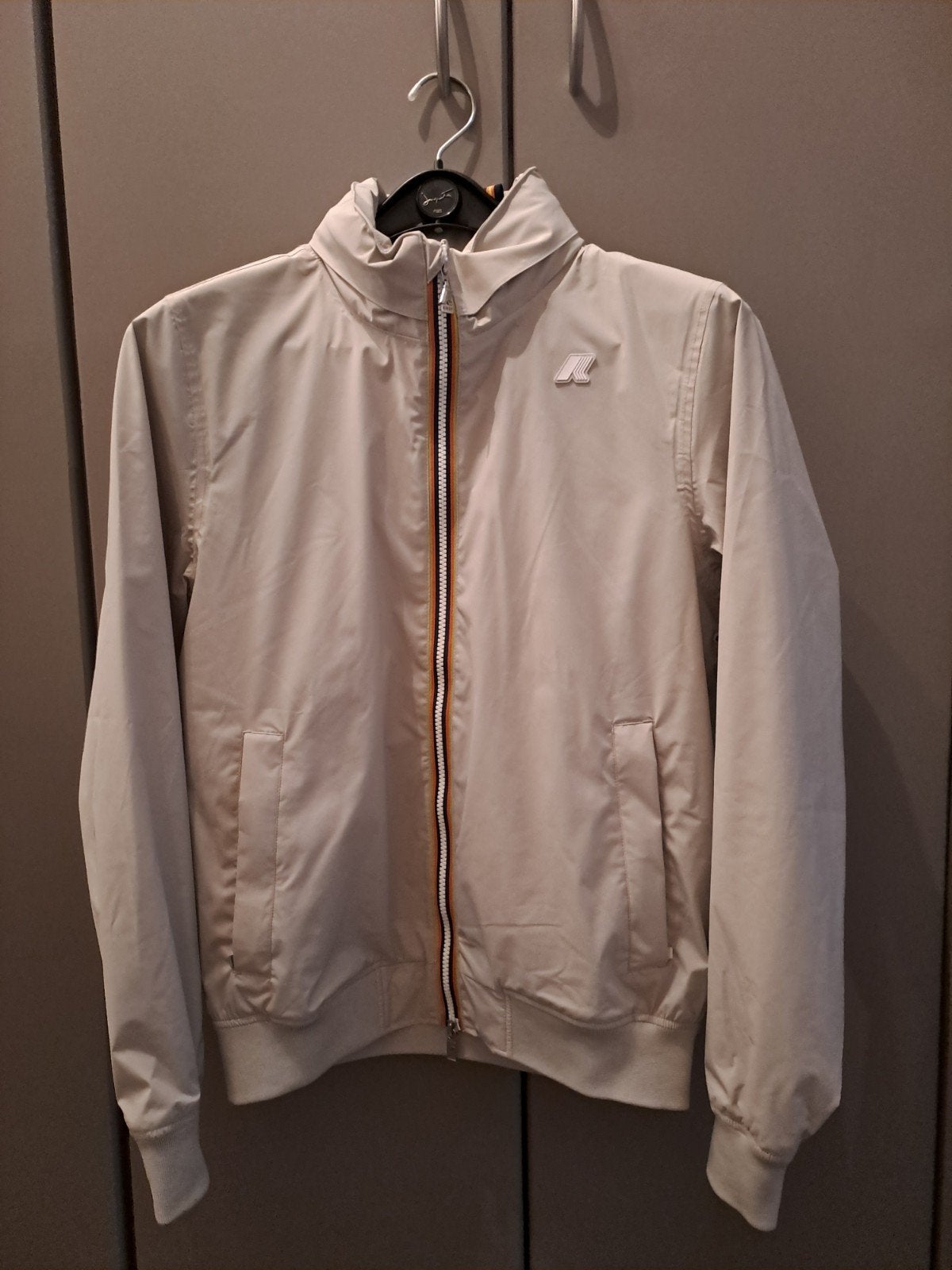 K-way - jas - beige - Medium - NIEUW!, Kleding | Heren, Jassen | Zomer, Ophalen, Maat 48/50 (M), Beige, K-Way