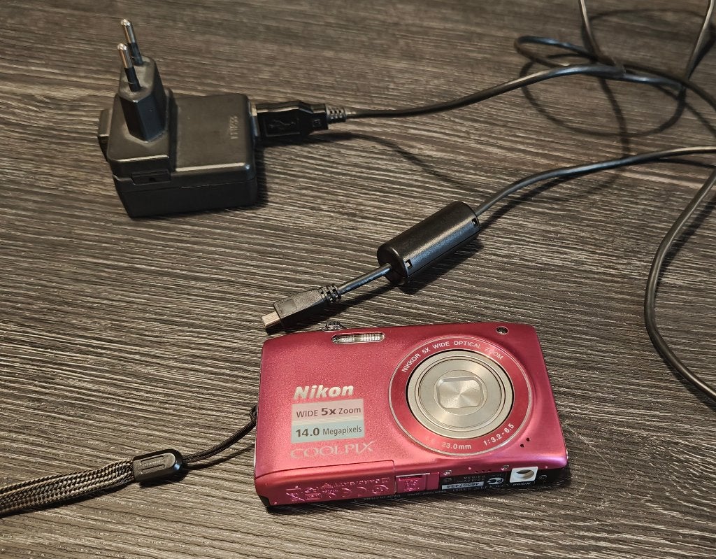 Roze Nikon Coolpix S3100 digitale camera fototoestel, Oplader, Ophalen of Verzenden, Zo goed als nieuw, Compactcamera