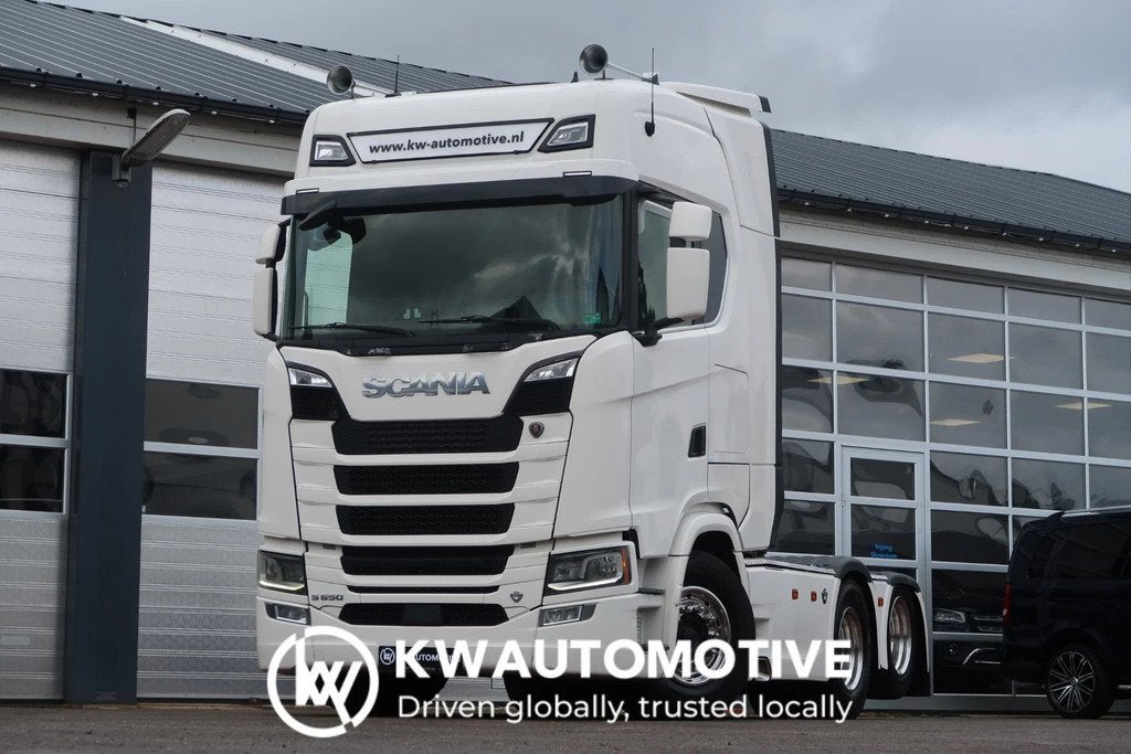 Scania S650 V8 NGS 6X2/ FULL AIR/ RETARDER/ EG-PTO/ ACC/ PAR, Auto's, Vrachtwagens, Euro 6, Scania, Lederen bekleding, Wit
