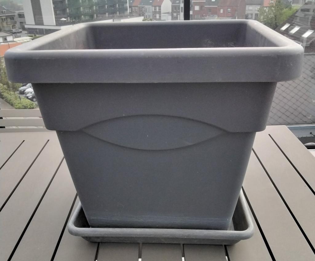 bloempot met onderzetter in kunststof.38x38, Tuin en Terras, Bloembakken en Plantenbakken, Ophalen, Kunststof