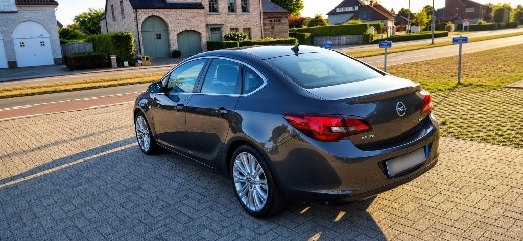 Opel Astra Sport Sedan 1.7 CDTI – 110 pk – Full Option, Autos, Opel, Cuir, Euro 5, Achat, 4 portes