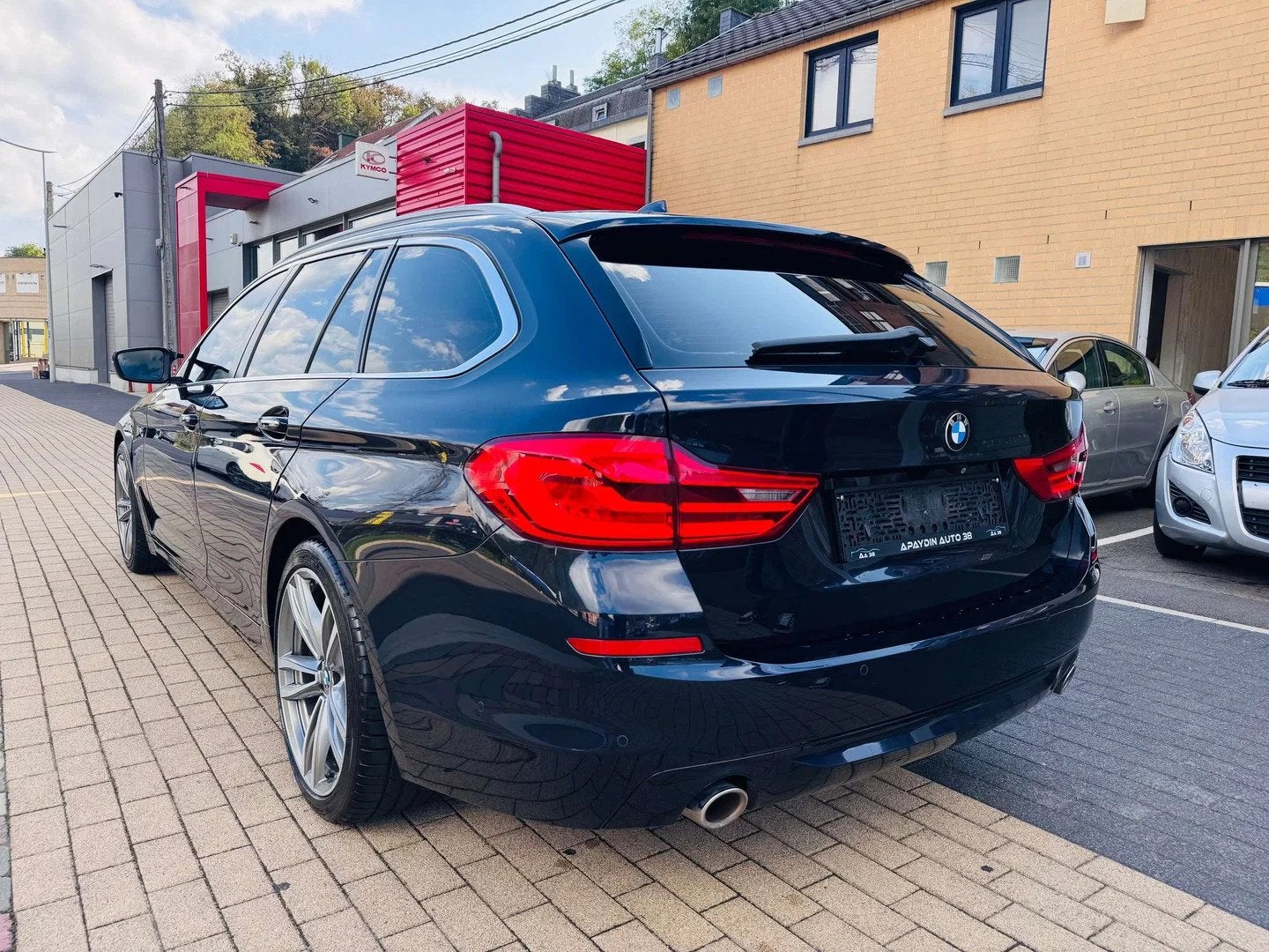 BMW 5 Serie 520 Touring 520 dA (EU6c) (automatique), Autos, BMW, Cuir, Entreprise, Automatique, https://public.car-pass.be/vhr/b8e957a7-7f60-455c-b207-12d5f5d59331