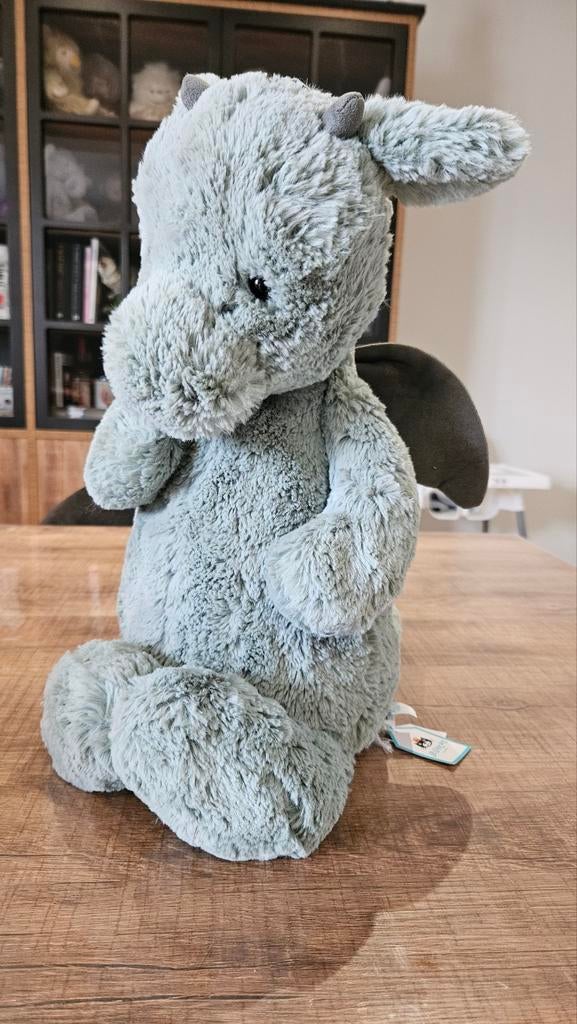 Jellycat : un énorme dragon timide, Collections, Ours & Peluches, Enlèvement ou Envoi, Neuf, Ours en tissus, Autres marques