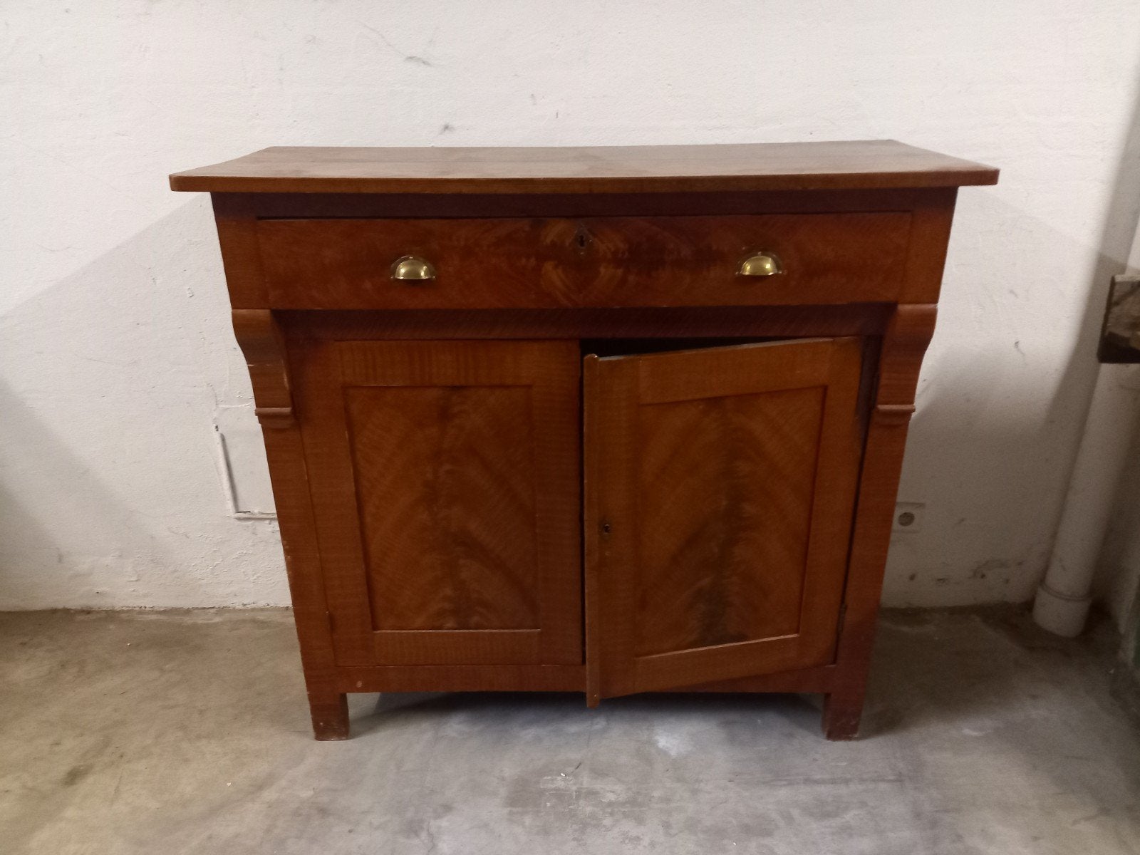 antieke linnenkast met zijn originele kleur, Ophalen