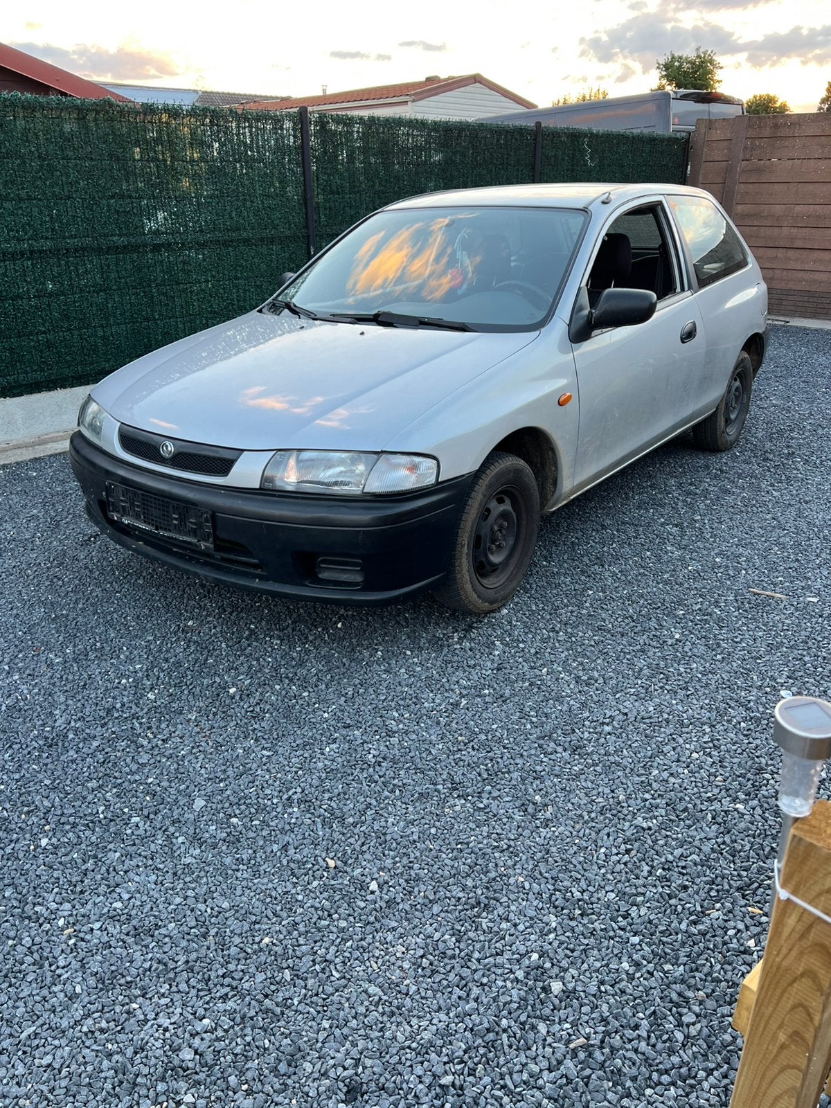 Mazda 323 1.3 benzine, Ophalen, Mazda