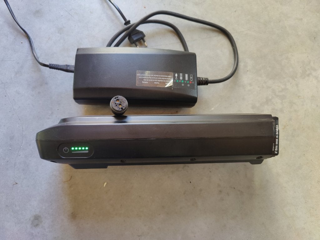Gazelle batterij met lader (lees beschrijving aub), Gebruikt