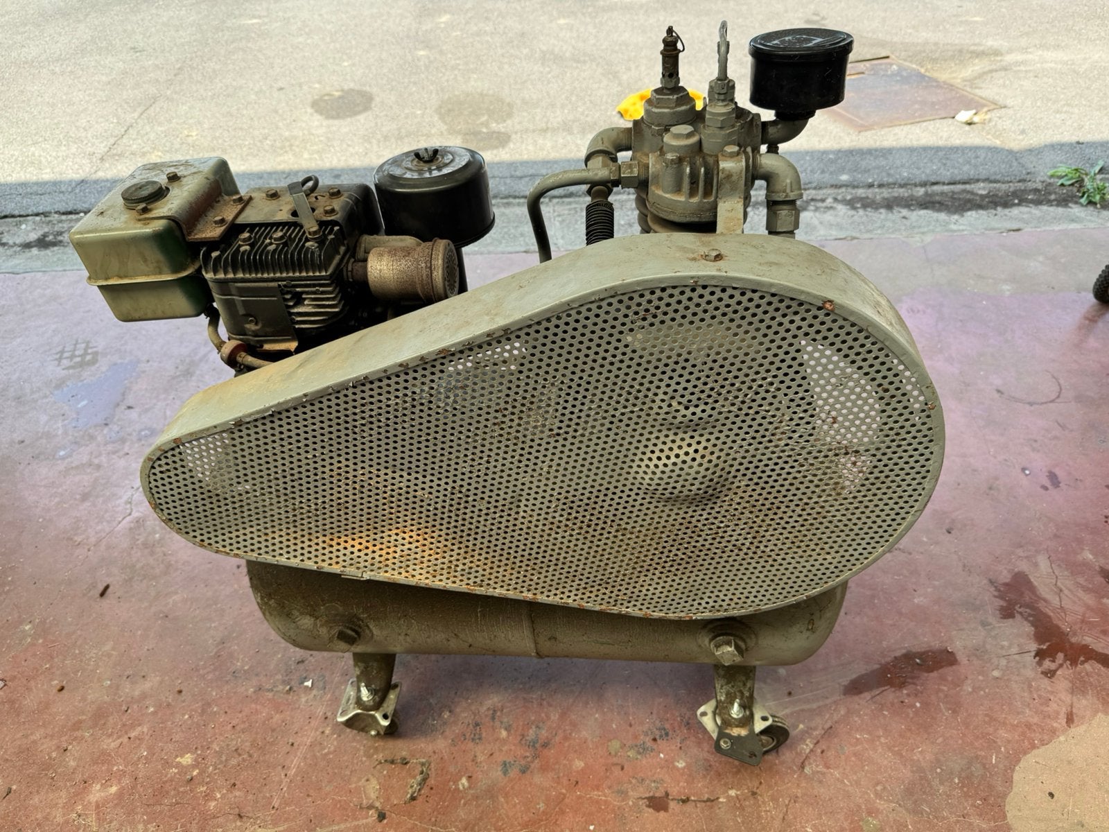 Compresseur robuste, Bricolage & Construction, Enlèvement, Comme neuf