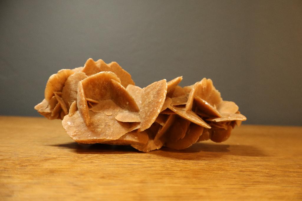 Natuurlijke woestijnroos – decoratief mineraal specimen, Verzamelen, Ophalen of Verzenden, Mineraal