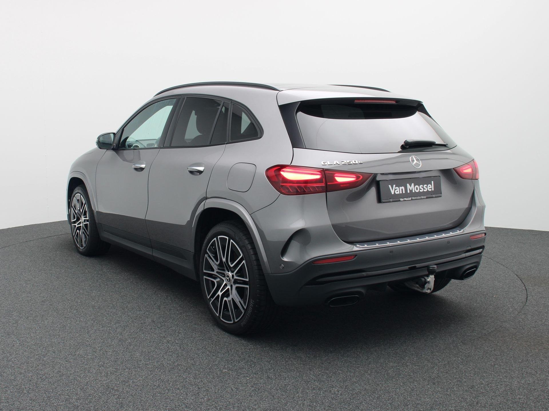 Mercedes-Benz GLA 250 e AMG Line + PREMIUM PLUS PACK + PANO, Autos, Euro 6, Noir, 5 places, Automatique