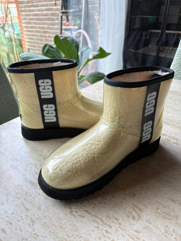 Bottes Ugg, Enfants & Bébés, Enlèvement ou Envoi, Comme neuf, Bottes
