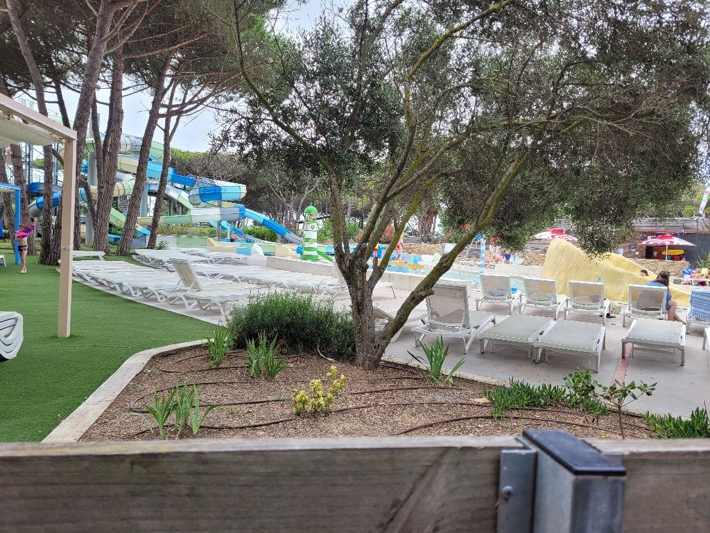 mobil home a louer dans le sud de la france, Wasmachine, Aan zee, Recreatiepark