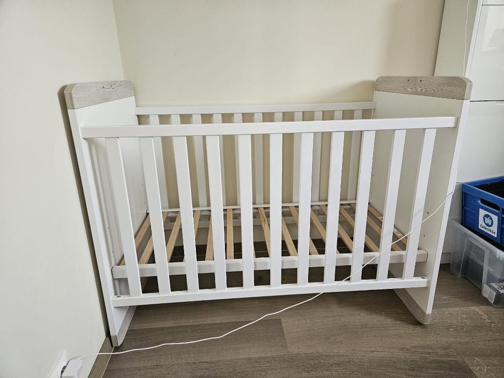 Meegroeibed "Alisa" - Dreambaby, Kinderen en Baby's, Ophalen, Zo goed als nieuw, Lattenbodem, Minder dan 140 cm