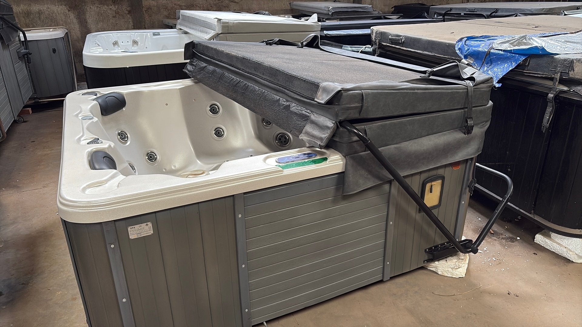 Baloboa Jacuzzi 5 pers - met levering, Ophalen, Zo goed als nieuw