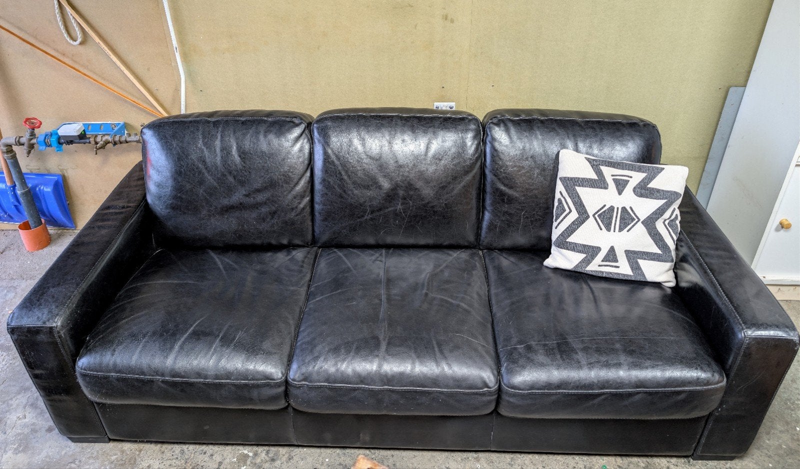 Gratis zwarte leren salon zetel., Maison & Meubles, Enlèvement, Utilisé, Trois personnes, Cuir